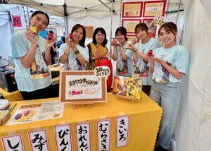 ミツロウキャンドルワークショップブースで記念撮影